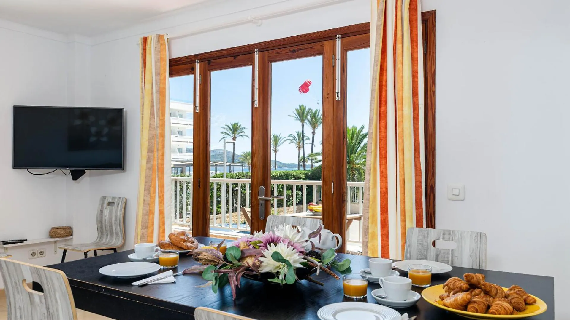 Yourhouse Reganyol Beach Apartment Port de Alcudia  Spain